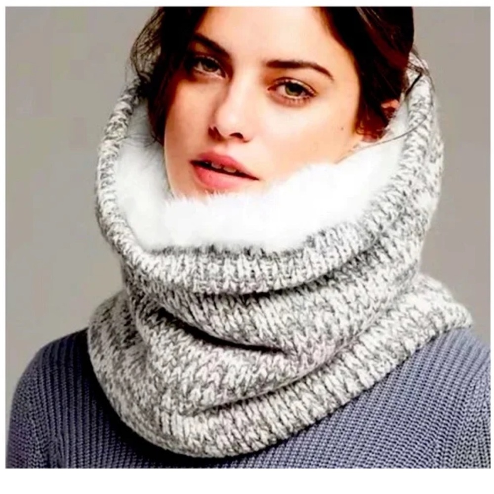 Banana Republic - Faux Fur Infinity Neck Scarf